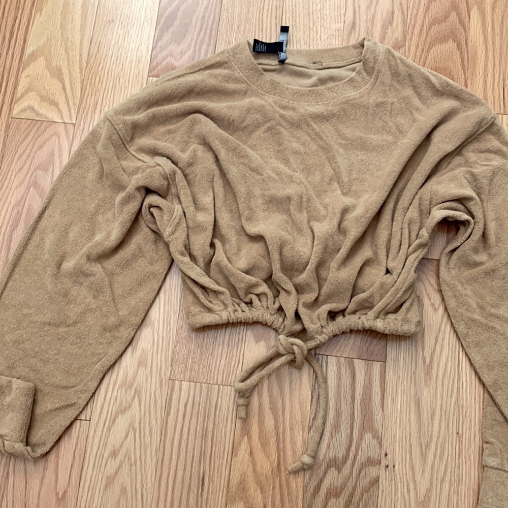 cute soft light brown crop top long sleeve